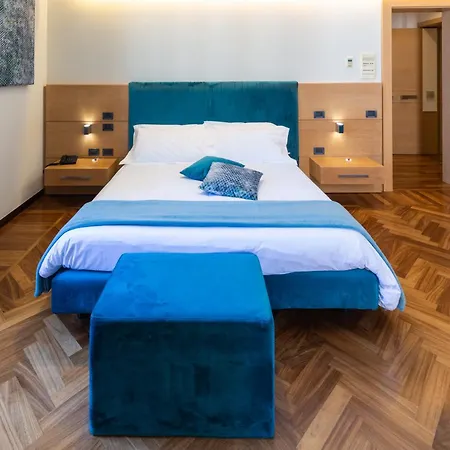 Palazzo Filisio - Regia Restaurant 4* Трани